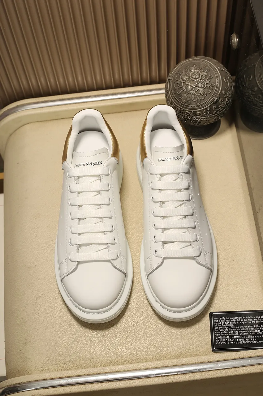 👟👟Ex-factory price 480👟👟 Men's size +10 High-quality upgraded version🔥Real shot of Alexander McQUEEN (McQueen)🎉The highest quality silk cowhide version on the market🎊, imported water-dyed sheepskin inside, counter 1:1 replica, star style T stage catwalk, a must-have for fashionistas , the original high-temperature and ultra-clear air compressor logo on the foot, absolutely counter-matched version, the arc of the back bag is truly genuine 0⃣️ difference, using an exclusive privately molded double-layer vacuum outsole, which is light on the foot and has excellent rebound! Running🏃✈️The first choice item for outdoor sports💅💅Trend and fashion coexist📣 Women’s style: 35-39, Men’s style: 39-44